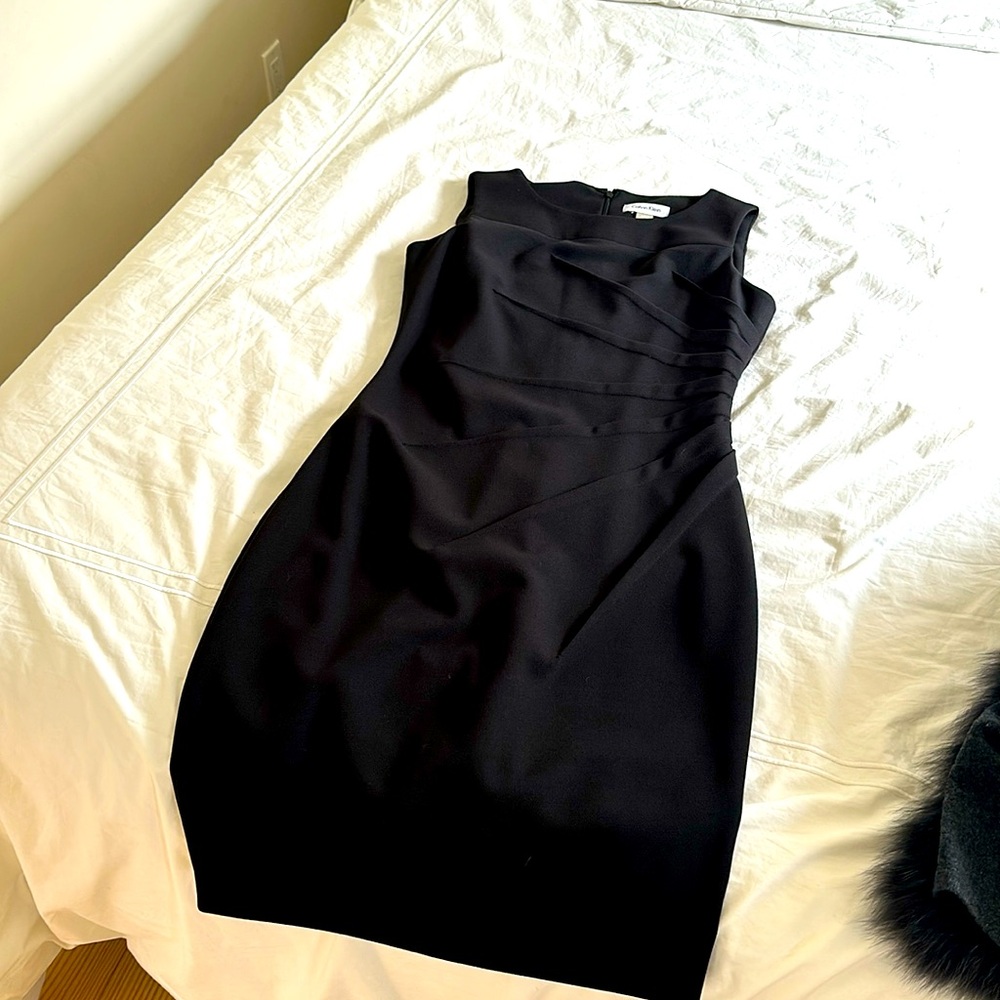 This is a nice black fitted dress size 4 fits well